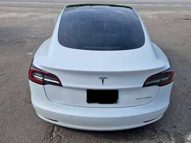 Белый Тесла Модель 3, объемом двигателя 0 л и пробегом 42 тыс. км за 14600 $, фото 4 на Automoto.ua