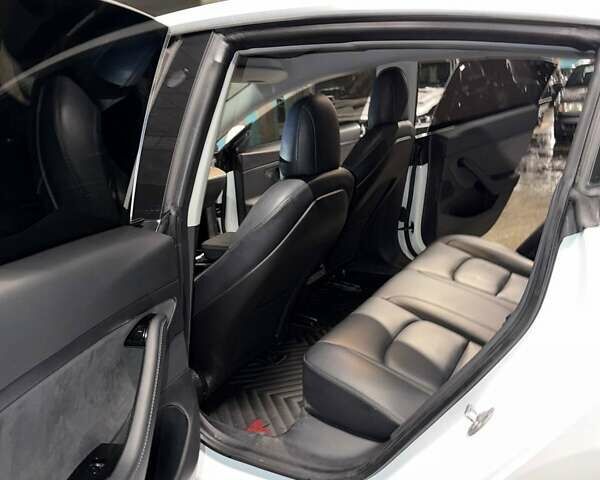 Білий Тесла Модель 3, об'ємом двигуна 0 л та пробігом 106 тис. км за 20000 $, фото 7 на Automoto.ua