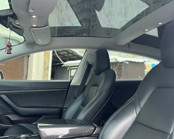 Белый Тесла Модель 3, объемом двигателя 0 л и пробегом 101 тыс. км за 14800 $, фото 21 на Automoto.ua