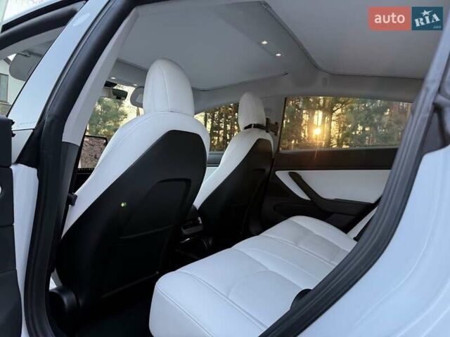 Білий Тесла Модель 3, об'ємом двигуна 0 л та пробігом 92 тис. км за 21300 $, фото 25 на Automoto.ua