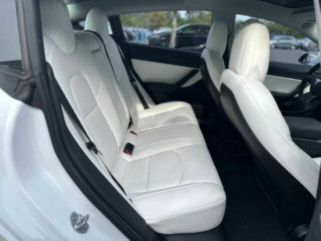 Білий Тесла Модель 3, об'ємом двигуна 0 л та пробігом 35 тис. км за 6900 $, фото 10 на Automoto.ua