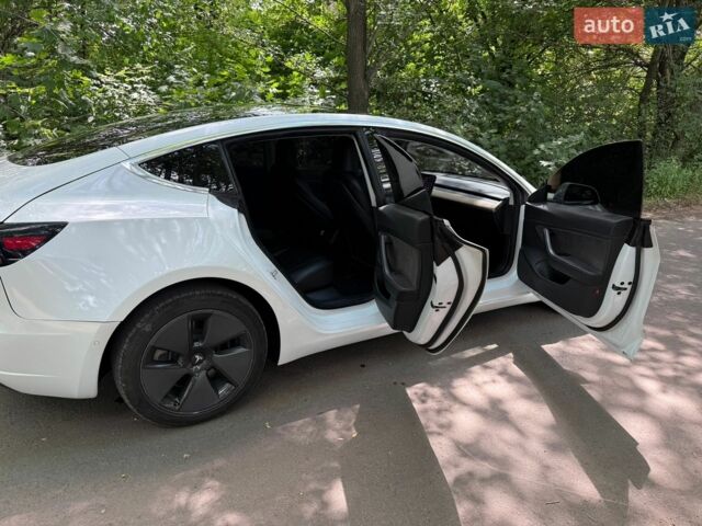 Белый Тесла Модель 3, объемом двигателя 0 л и пробегом 79 тыс. км за 17900 $, фото 3 на Automoto.ua