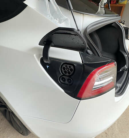 Белый Тесла Модель 3, объемом двигателя 0 л и пробегом 72 тыс. км за 25000 $, фото 16 на Automoto.ua