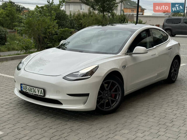 Белый Тесла Модель 3, объемом двигателя 0 л и пробегом 64 тыс. км за 17900 $, фото 4 на Automoto.ua
