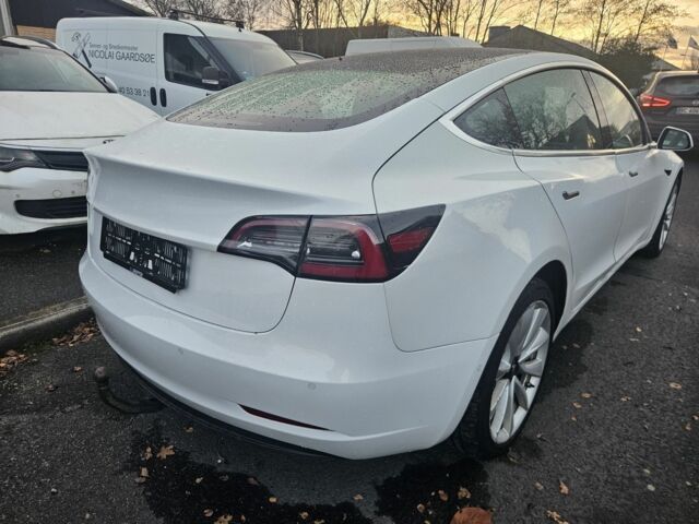 Белый Тесла Модель 3, объемом двигателя 0 л и пробегом 350 тыс. км за 11500 $, фото 1 на Automoto.ua