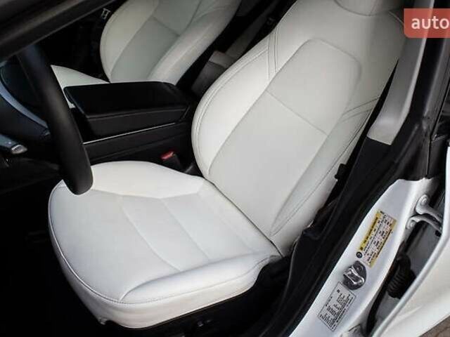 Білий Тесла Модель 3, об'ємом двигуна 0 л та пробігом 68 тис. км за 14500 $, фото 6 на Automoto.ua