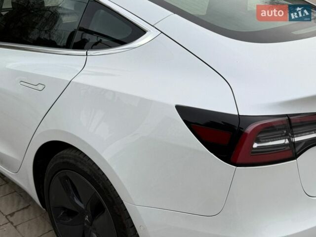 Белый Тесла Модель 3, объемом двигателя 0 л и пробегом 118 тыс. км за 18500 $, фото 6 на Automoto.ua