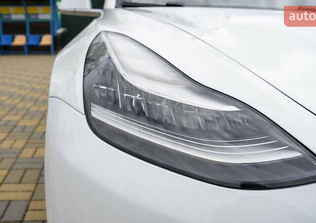Тесла Модель 3 2020 в Киеве на Automoto.ua Белый Тесла Модель 3, объемом двигателя 0 л и пробегом 55 тыс. км за 14800 $, фото 3 на Automoto.ua
