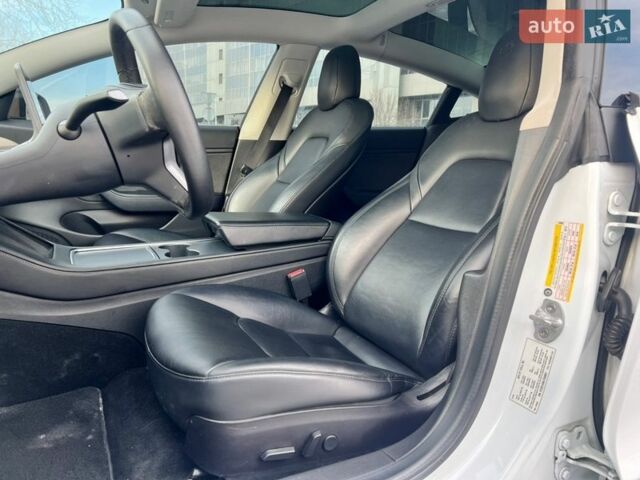 Белый Тесла Модель 3, объемом двигателя 0 л и пробегом 90 тыс. км за 18999 $, фото 29 на Automoto.ua