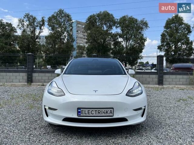 Белый Тесла Модель 3, объемом двигателя 0 л и пробегом 57 тыс. км за 18650 $, фото 15 на Automoto.ua