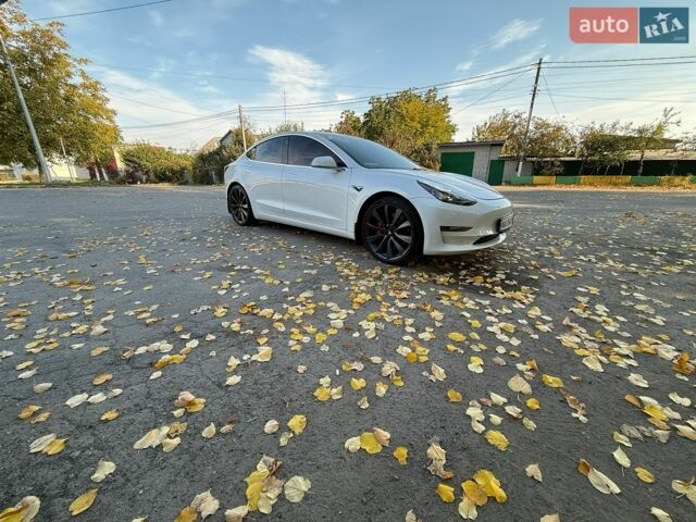 Белый Тесла Модель 3, объемом двигателя 0 л и пробегом 146 тыс. км за 18700 $, фото 16 на Automoto.ua