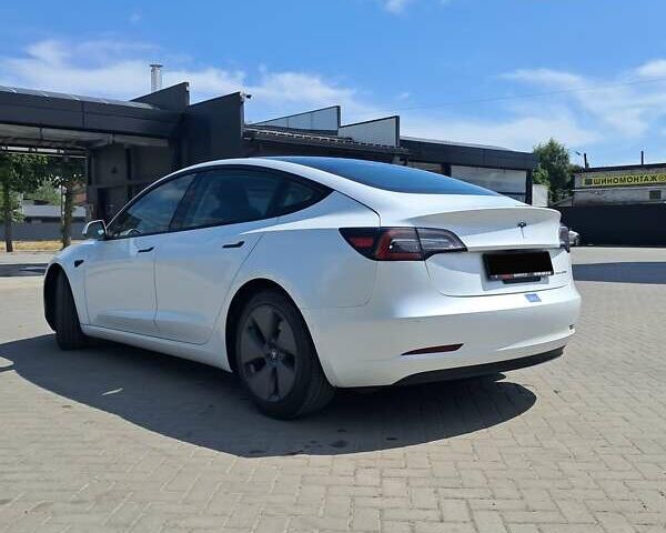 Тесла Модель 3 2020 в Ивано-Франковске на Automoto.ua Белый Тесла Модель 3, объемом двигателя 0 л и пробегом 105 тыс. км за 20950 $, фото 5 на Automoto.ua