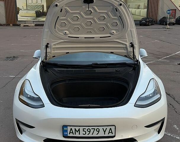 Белый Тесла Модель 3, объемом двигателя 0 л и пробегом 98 тыс. км за 22000 $, фото 5 на Automoto.ua