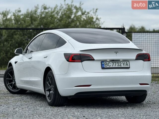 Белый Тесла Модель 3, объемом двигателя 0 л и пробегом 125 тыс. км за 15000 $, фото 2 на Automoto.ua