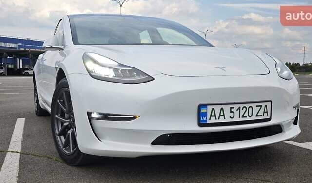 Білий Тесла Модель 3, об'ємом двигуна 0 л та пробігом 112 тис. км за 26800 $, фото 1 на Automoto.ua