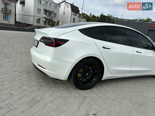 Белый Тесла Модель 3, объемом двигателя 0 л и пробегом 127 тыс. км за 19700 $, фото 4 на Automoto.ua