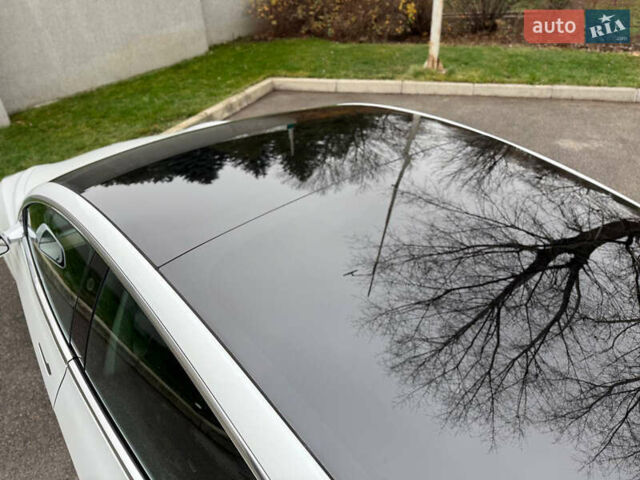 Белый Тесла Модель 3, объемом двигателя 0 л и пробегом 105 тыс. км за 14999 $, фото 21 на Automoto.ua