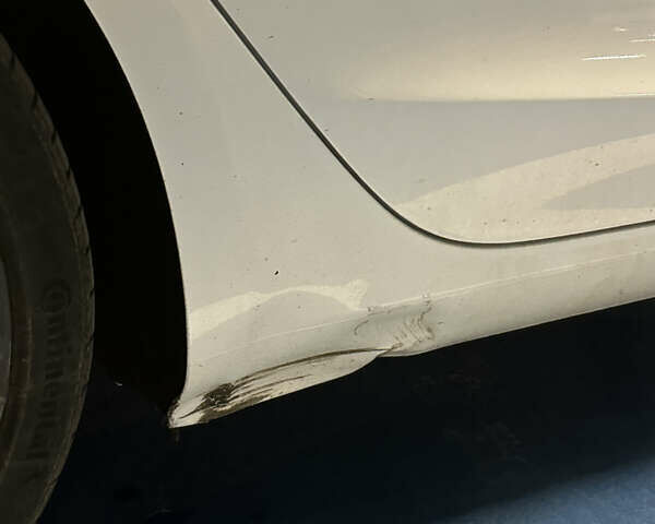 Білий Тесла Модель 3, об'ємом двигуна 0 л та пробігом 116 тис. км за 18500 $, фото 7 на Automoto.ua