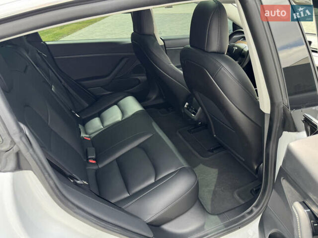 Білий Тесла Модель 3, об'ємом двигуна 0 л та пробігом 107 тис. км за 14900 $, фото 23 на Automoto.ua