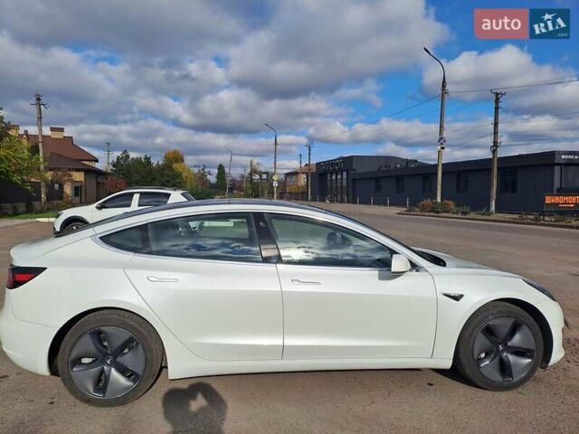 Білий Тесла Модель 3, об'ємом двигуна 0 л та пробігом 81 тис. км за 16500 $, фото 3 на Automoto.ua