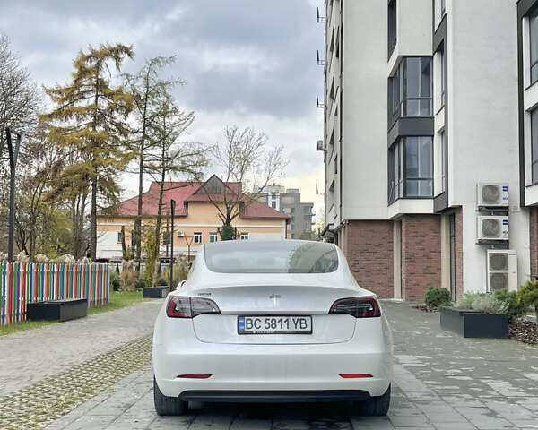 Білий Тесла Модель 3, об'ємом двигуна 0 л та пробігом 87 тис. км за 16999 $, фото 6 на Automoto.ua