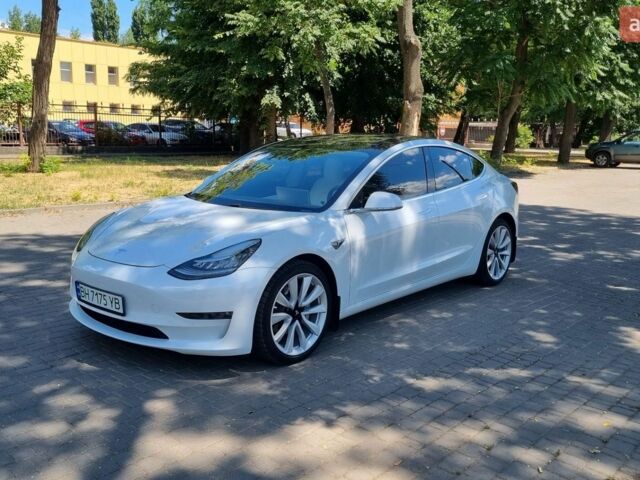 Білий Тесла Модель 3, об'ємом двигуна 0 л та пробігом 93 тис. км за 18500 $, фото 1 на Automoto.ua