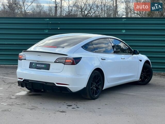 Белый Тесла Модель 3, объемом двигателя 0 л и пробегом 90 тыс. км за 18999 $, фото 21 на Automoto.ua