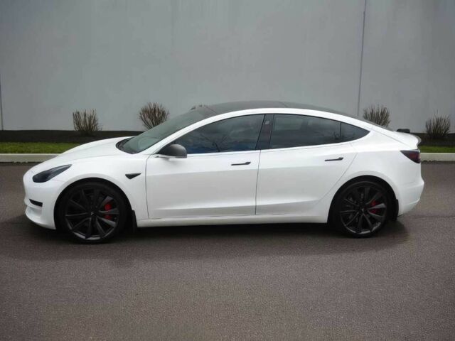 Белый Тесла Модель 3, объемом двигателя 0 л и пробегом 30 тыс. км за 6900 $, фото 3 на Automoto.ua