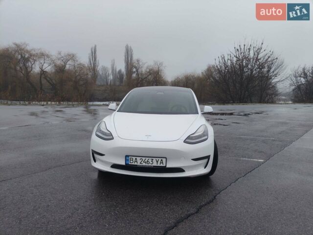 Белый Тесла Модель 3, объемом двигателя 0 л и пробегом 110 тыс. км за 16900 $, фото 4 на Automoto.ua