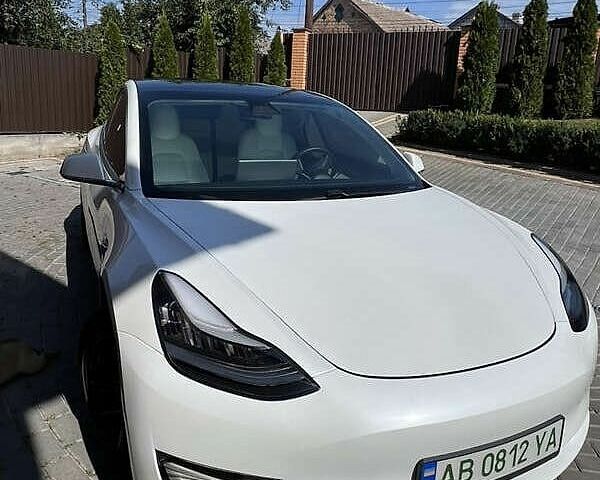 Білий Тесла Модель 3, об'ємом двигуна 0 л та пробігом 80 тис. км за 9800 $, фото 2 на Automoto.ua