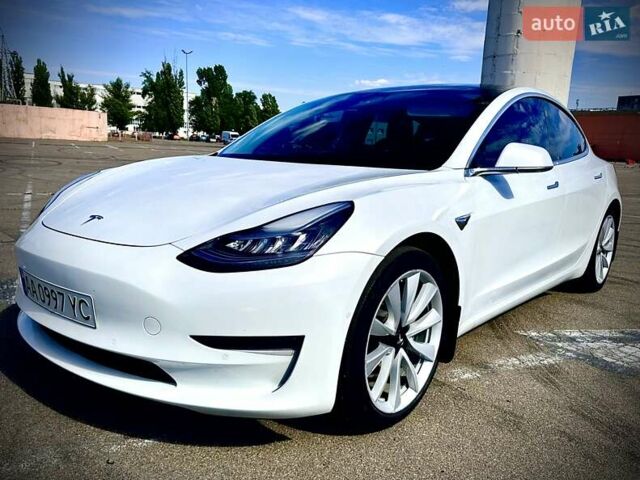 Тесла Модель 3 2020 в Киеве на Automoto.ua Белый Тесла Модель 3, объемом двигателя 0 л и пробегом 171 тыс. км за 19999 $, фото 3 на Automoto.ua