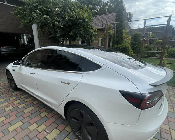 Белый Тесла Модель 3, объемом двигателя 0 л и пробегом 185 тыс. км за 15900 $, фото 2 на Automoto.ua