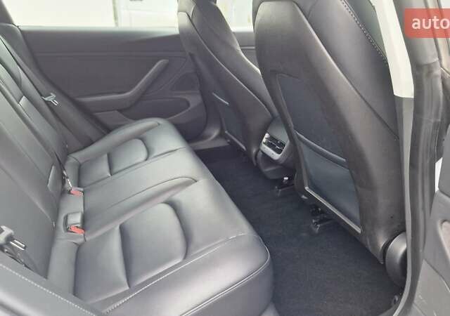 Белый Тесла Модель 3, объемом двигателя 0 л и пробегом 142 тыс. км за 17300 $, фото 12 на Automoto.ua