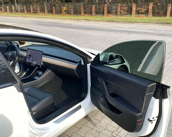 Белый Тесла Модель 3, объемом двигателя 0 л и пробегом 86 тыс. км за 21500 $, фото 8 на Automoto.ua