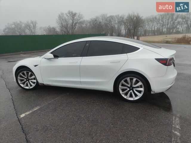 Белый Тесла Модель 3, объемом двигателя 0 л и пробегом 110 тыс. км за 16900 $, фото 3 на Automoto.ua