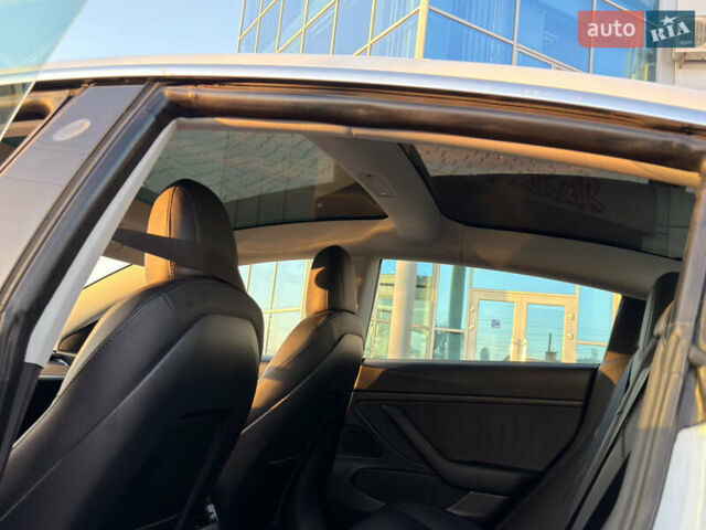 Белый Тесла Модель 3, объемом двигателя 0 л и пробегом 190 тыс. км за 17900 $, фото 17 на Automoto.ua