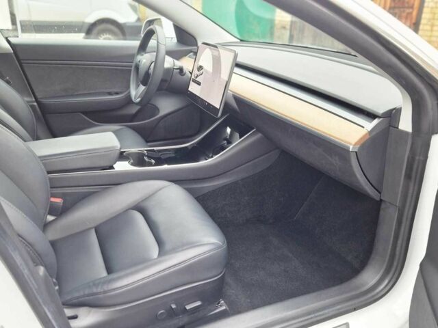 Білий Тесла Модель 3, об'ємом двигуна 0 л та пробігом 142 тис. км за 16900 $, фото 13 на Automoto.ua