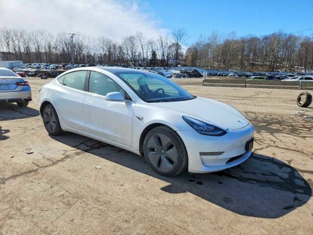 Белый Тесла Модель 3, объемом двигателя 0 л и пробегом 58 тыс. км за 5500 $, фото 3 на Automoto.ua
