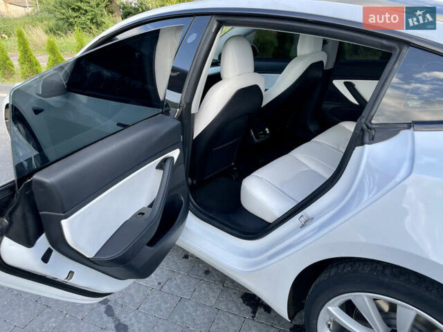 Білий Тесла Модель 3, об'ємом двигуна 0 л та пробігом 79 тис. км за 20500 $, фото 9 на Automoto.ua