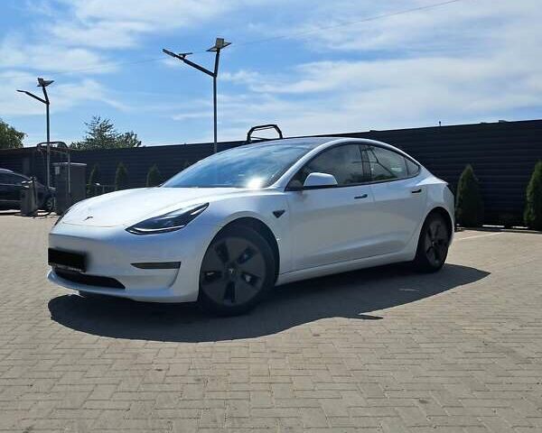 Тесла Модель 3 2020 в Ивано-Франковске на Automoto.ua Белый Тесла Модель 3, объемом двигателя 0 л и пробегом 105 тыс. км за 20950 $, фото 8 на Automoto.ua