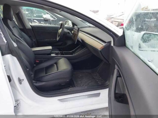 Белый Тесла Модель 3, объемом двигателя 0 л и пробегом 118 тыс. км за 10800 $, фото 4 на Automoto.ua