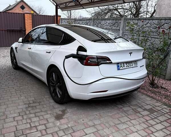 Белый Тесла Модель 3, объемом двигателя 0 л и пробегом 102 тыс. км за 19800 $, фото 3 на Automoto.ua