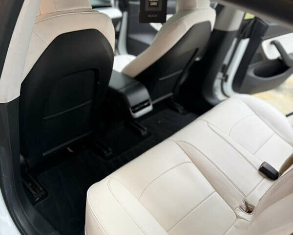 Белый Тесла Модель 3, объемом двигателя 0 л и пробегом 99 тыс. км за 22400 $, фото 12 на Automoto.ua