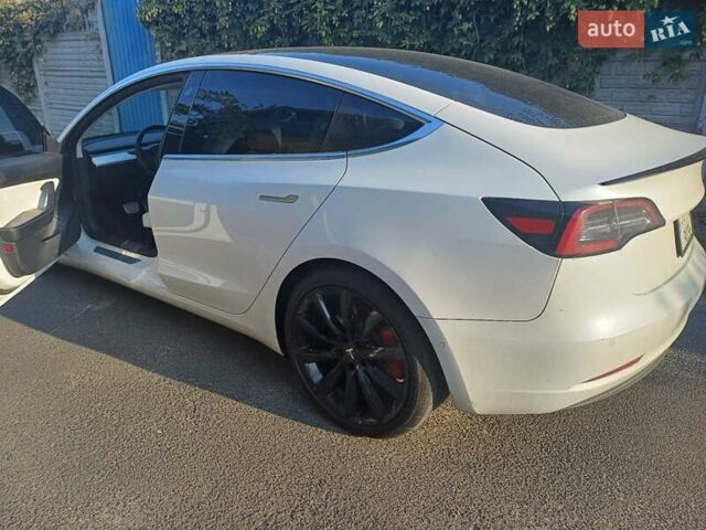 Белый Тесла Модель 3, объемом двигателя 0 л и пробегом 120 тыс. км за 21500 $, фото 2 на Automoto.ua