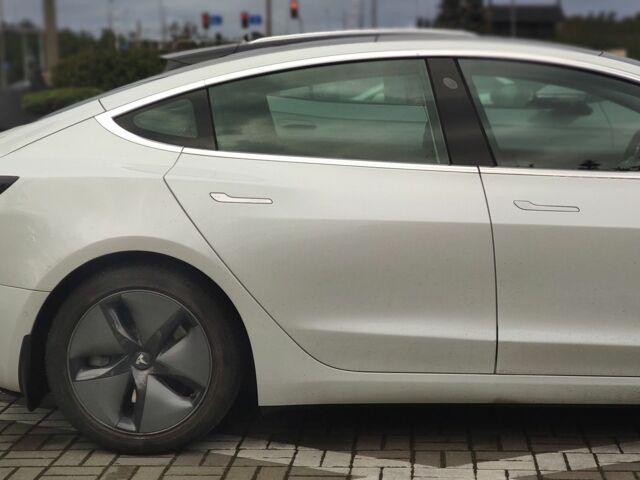 Белый Тесла Модель 3, объемом двигателя 0 л и пробегом 51 тыс. км за 16000 $, фото 4 на Automoto.ua