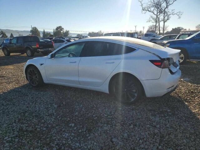 Белый Тесла Модель 3, объемом двигателя 0 л и пробегом 51 тыс. км за 4500 $, фото 1 на Automoto.ua