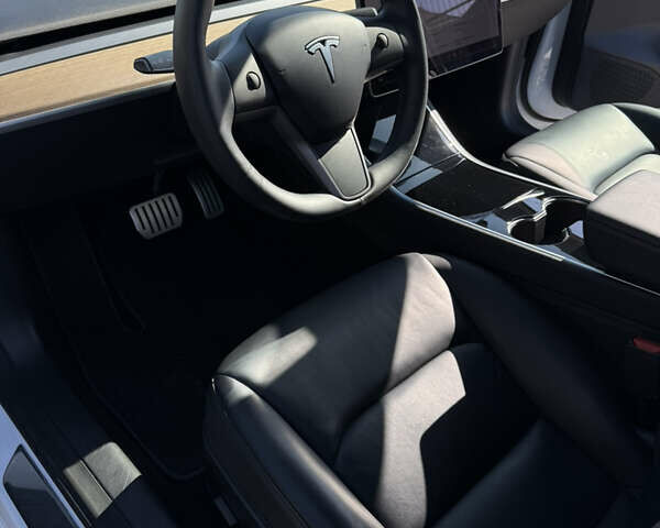 Білий Тесла Модель 3, об'ємом двигуна 0 л та пробігом 117 тис. км за 16500 $, фото 7 на Automoto.ua