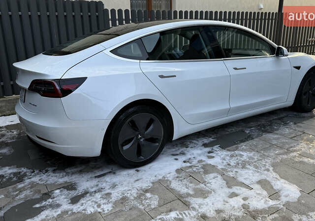 Білий Тесла Модель 3, об'ємом двигуна 0 л та пробігом 103 тис. км за 13500 $, фото 2 на Automoto.ua
