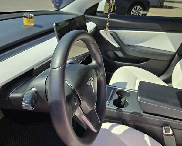 Білий Тесла Модель 3, об'ємом двигуна 0 л та пробігом 72 тис. км за 15900 $, фото 11 на Automoto.ua