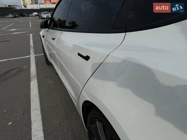Білий Тесла Модель 3, об'ємом двигуна 0 л та пробігом 73 тис. км за 23850 $, фото 19 на Automoto.ua